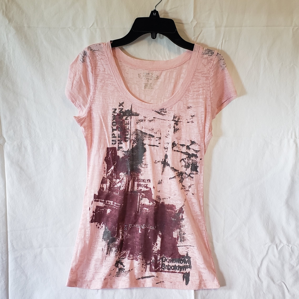 Maurices Light Pink Graphic Short Sleeve Tee